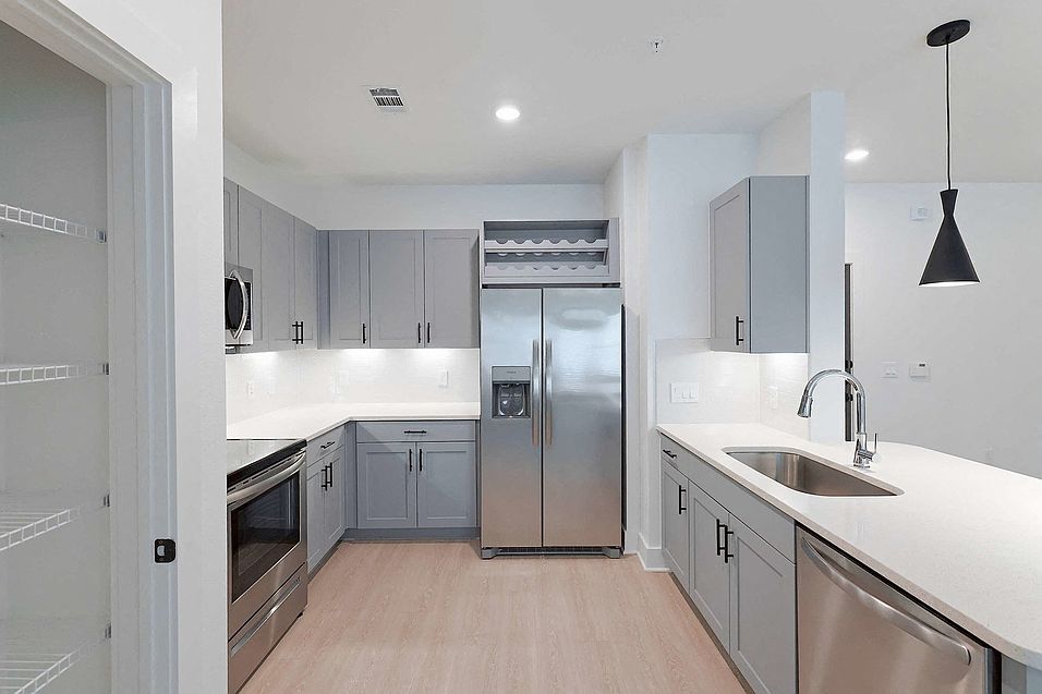 Unit 2208, Unit 2105