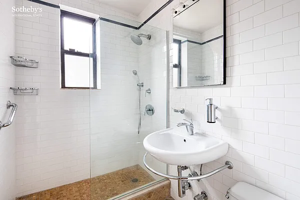 Sold by Sotheby's International Realty | media 6