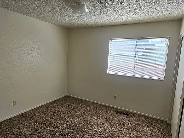 2376 Fieldcrest Dr — Photo 9