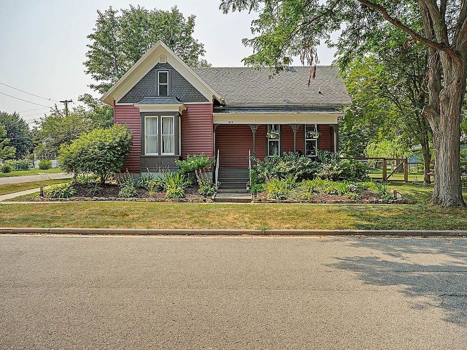 1st image of 819 1st St