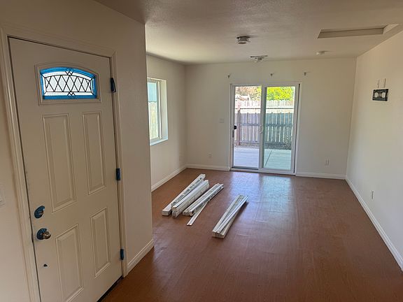 2nd image of 425 Palm Rd #1