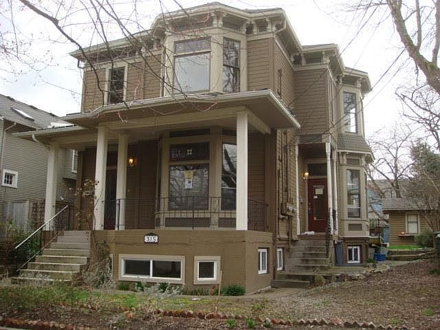 315 30th Ave S, basement windows shown