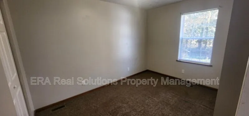 2 bed, 1.0 bath, $885 — Photo 4