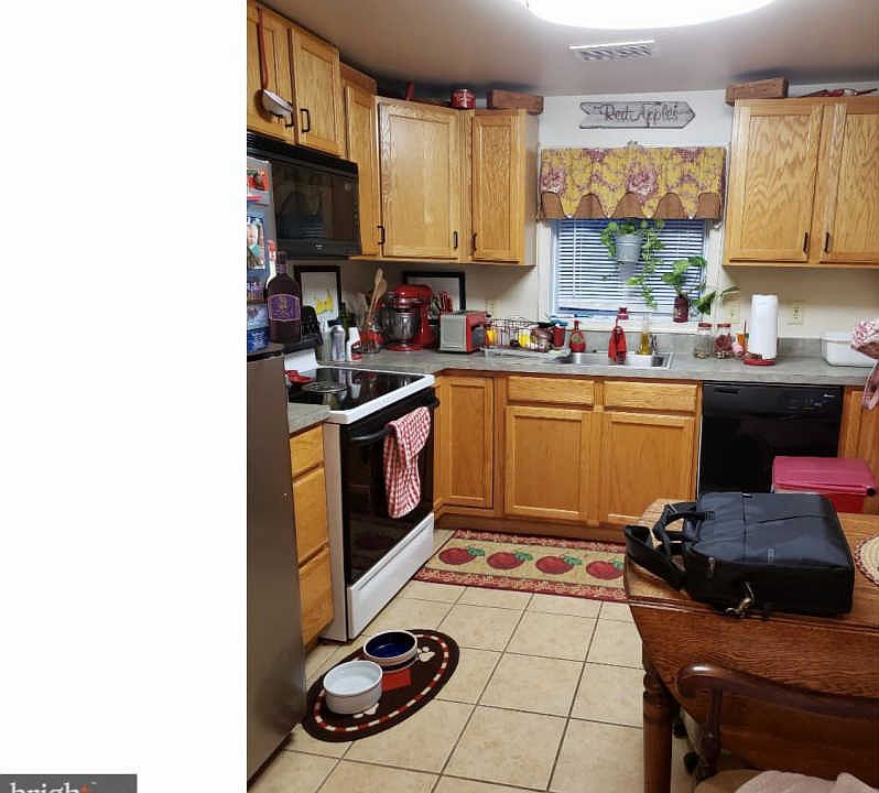 2nd image of 178 N Main St