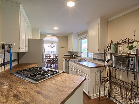 3rd image of 8525 46th Ct NE