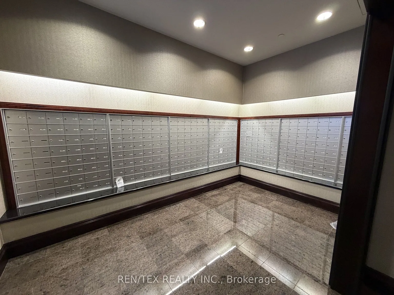 4 bed, $9,000 — Photo 2