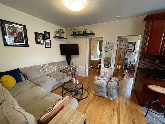 4th image of 31-83 30th St #3R
