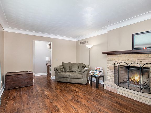 3rd image of 8202 Gull Manor Dr