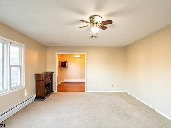 4th image of 394 N Orrington Ln