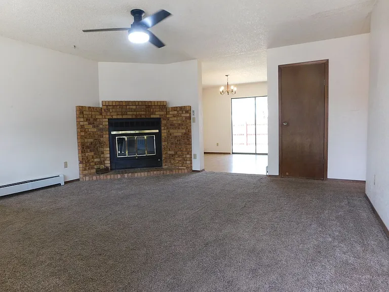 644 Starlight Dr — Photo 3