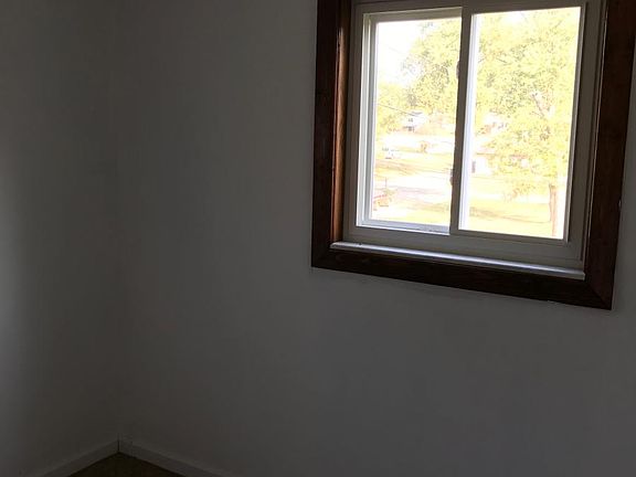 3rd image of 2975 Gill Ave