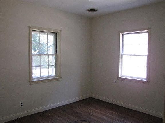 5th image of 236 E Park Pl