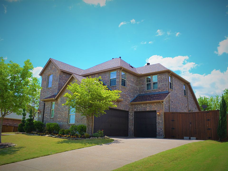 5821 Waterford Ln