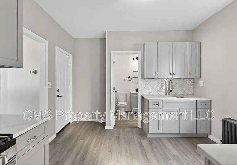 378 Grand St #1R — Photo 12