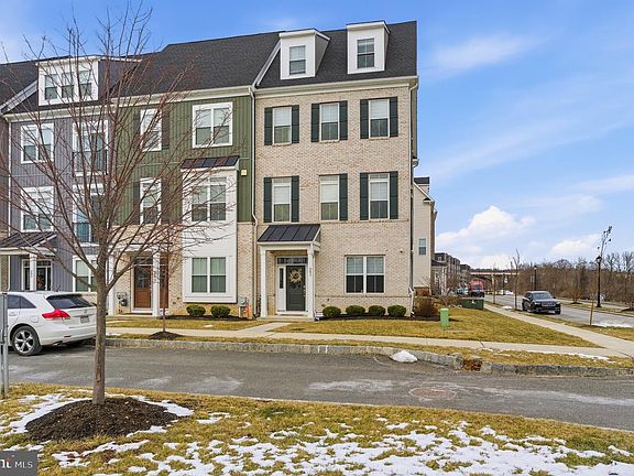 4th image of 501 Bennett St #22