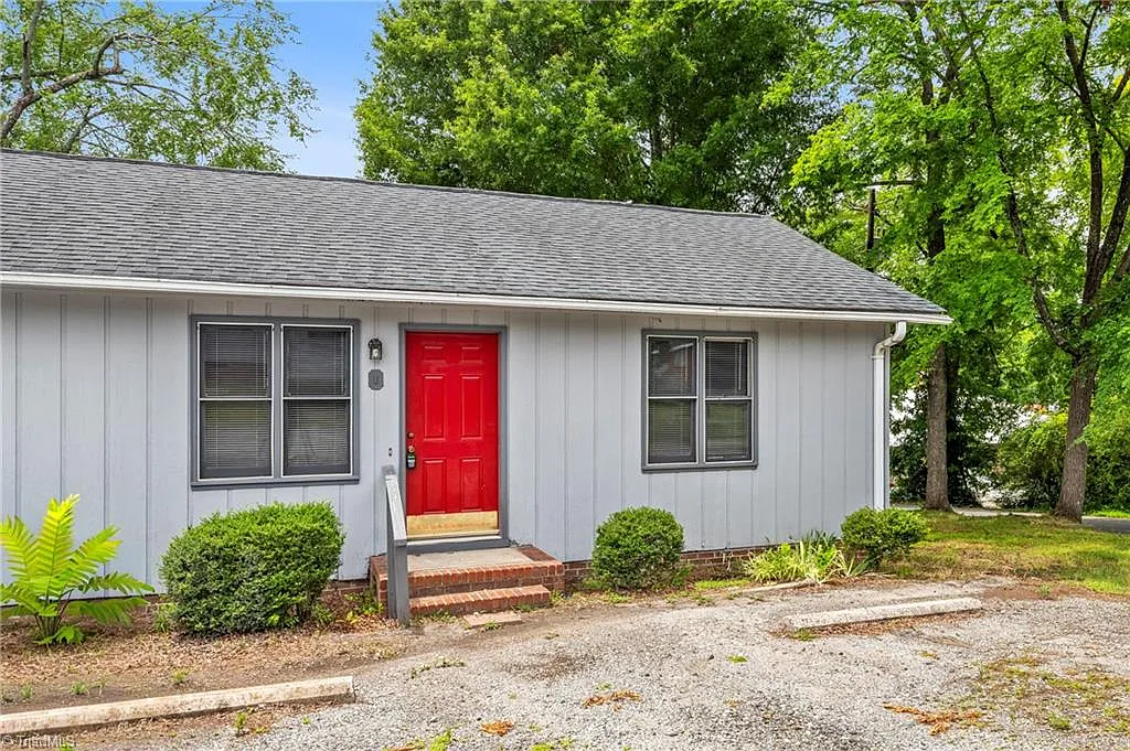 2 bed, 1.0 bath, 725 sqft, $925 — Photo 2