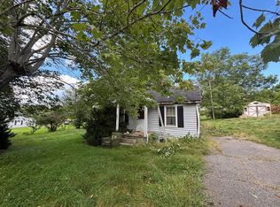 625 W Grayson St, Hillsville, VA 24343