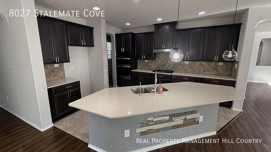 Comings Soon! Spacious 5-Bedroom Home on Greenbelt with Office and Guest Suite — Photo 2