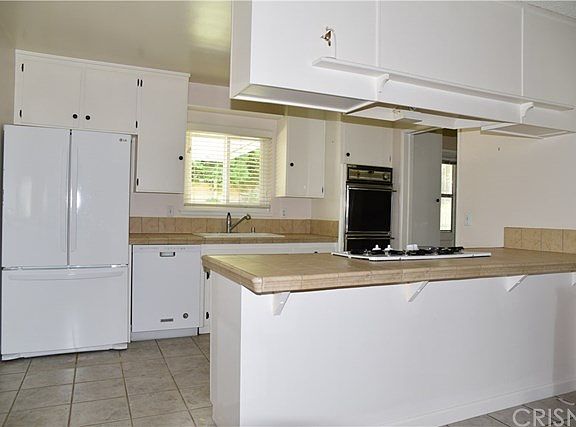 4th image of 22951 Stagg St