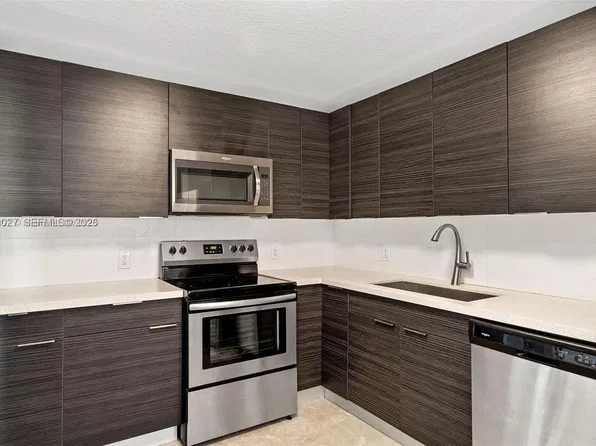 390 Racquet Club Rd APT 202, Fort Lauderdale, FL 33326