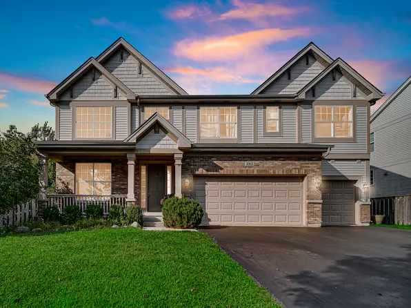 385 Post Oak Cir, West Chicago, IL 60185