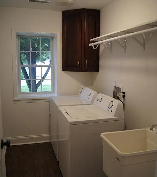 6990 Greenwich Rd — Photo 2