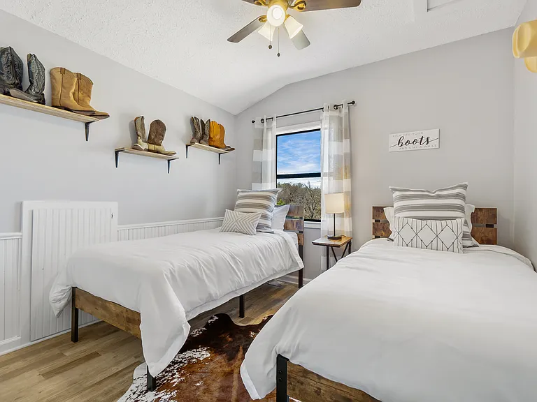 1353 Friendship Rd — Photo 19
