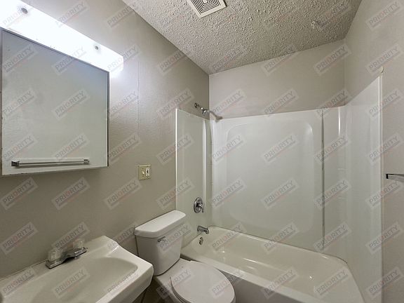 4th image of 503 S Kendrick Ave APT B1