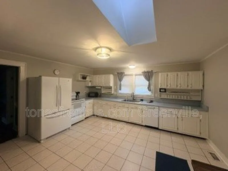 3 bed, 2.0 bath, $1,895 — Photo 2