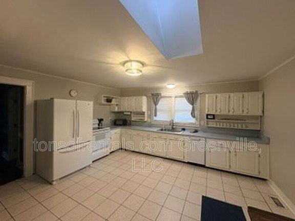 2nd image of 3 Frost St