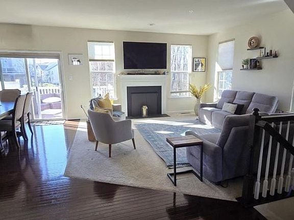 3rd image of 135 Briarwood Ln