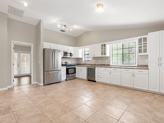 3rd image of 221 Lafayette Blvd