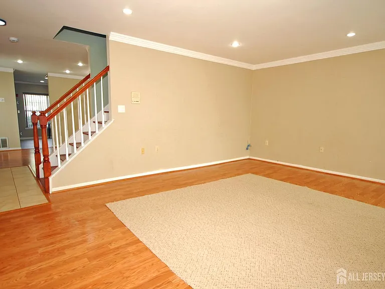 96 Brewster Cir — Photo 5