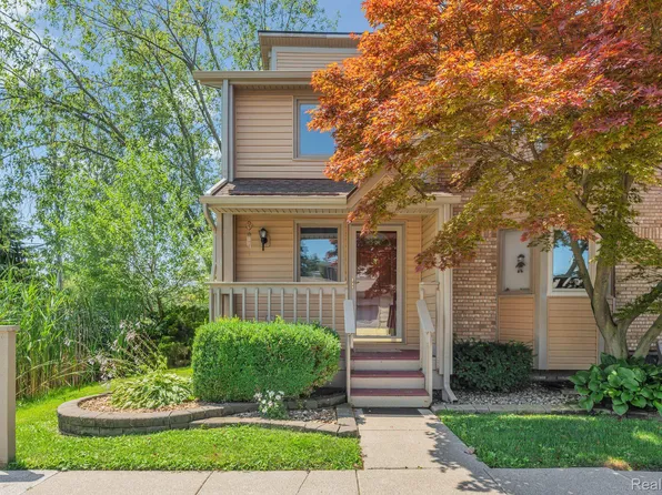 25990 Saint Clair Pl #1, Harrison Township, MI 48045