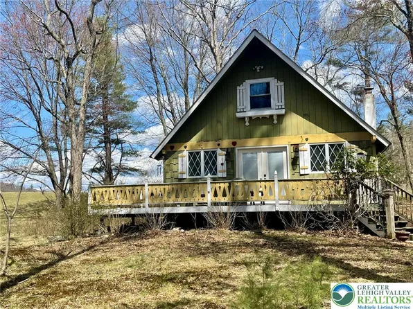 215 Outer Dr, Dingmans Ferry, PA 18328