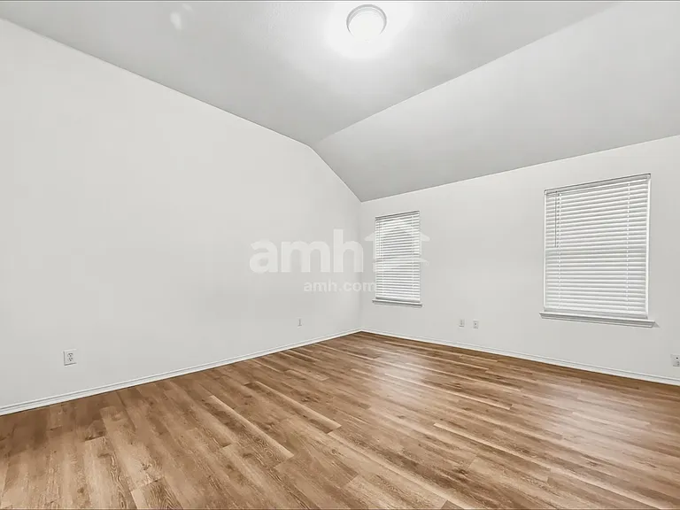 903 Plumeria Dr — Photo 8