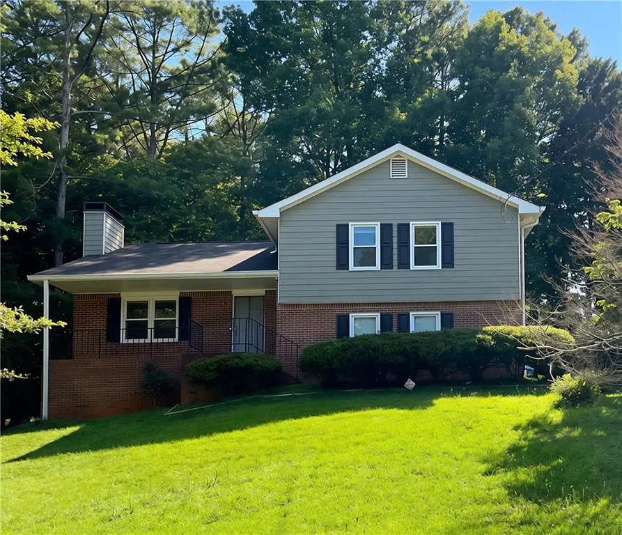 3 bed, 1435 sqft, $2,100 — Photo 1