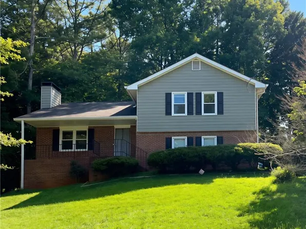 33 Chief Cir, Lawrenceville, GA 30043