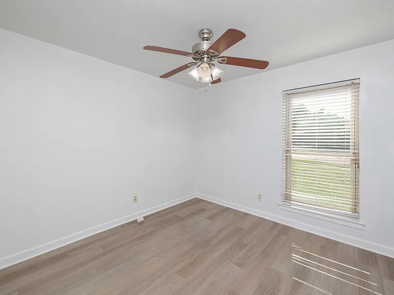 991 Redcedar Way Dr — Photo 5