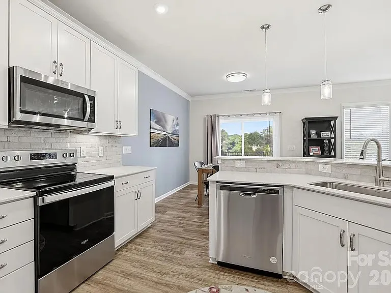 3 bed, 1943 sqft, $2,600 — Photo 3