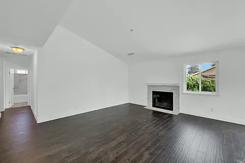 332 Serrano Ct — Photo 3