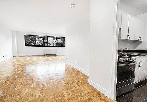 4th image of 330 W 45th St APT 3G