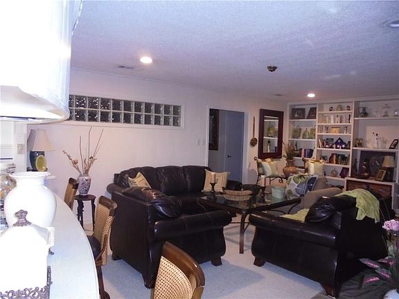 4th image of 136 Highridge Dr