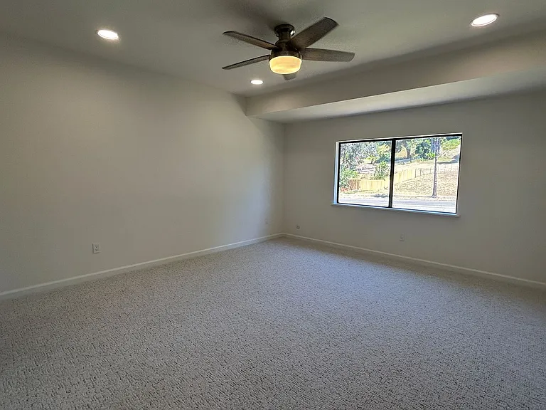 5435 Villas Dr — Photo 16