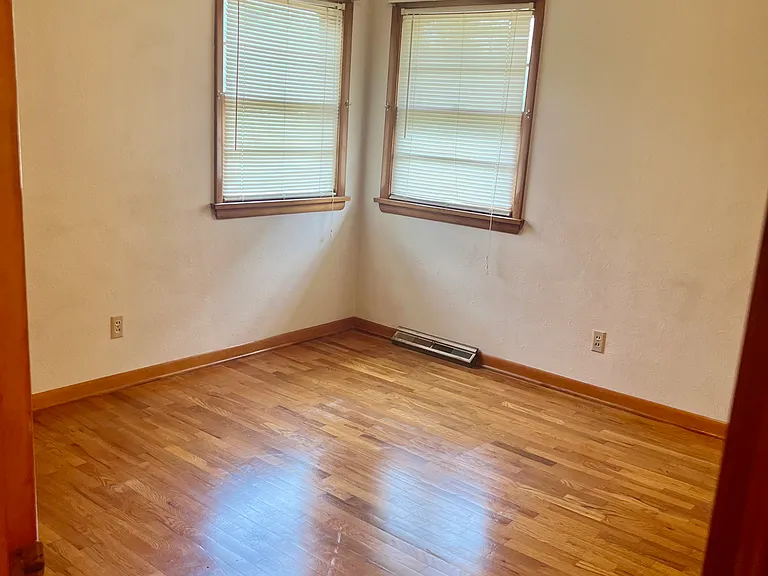 2556 Marvin St — Photo 8