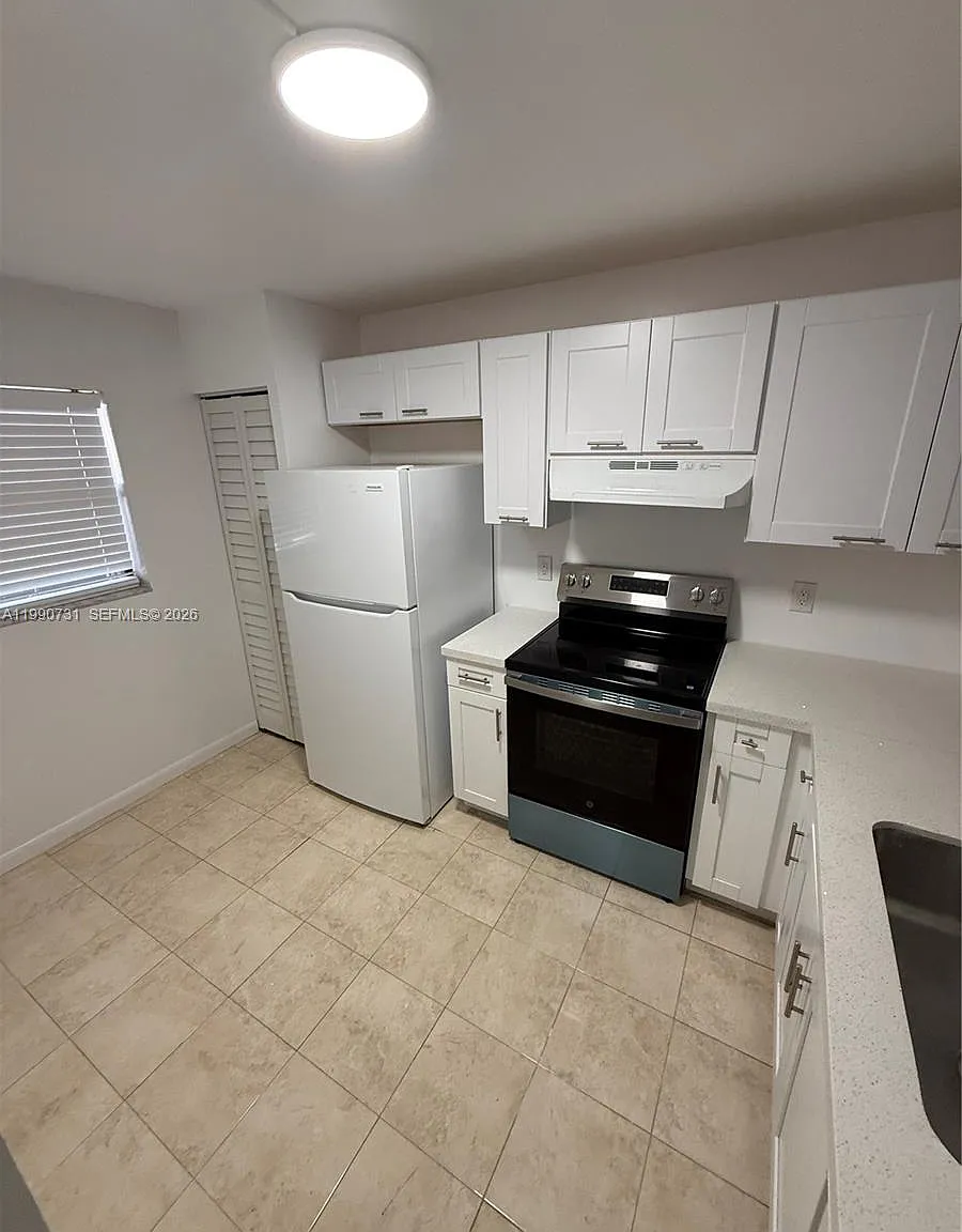 Monterey One Condo — Photo 2