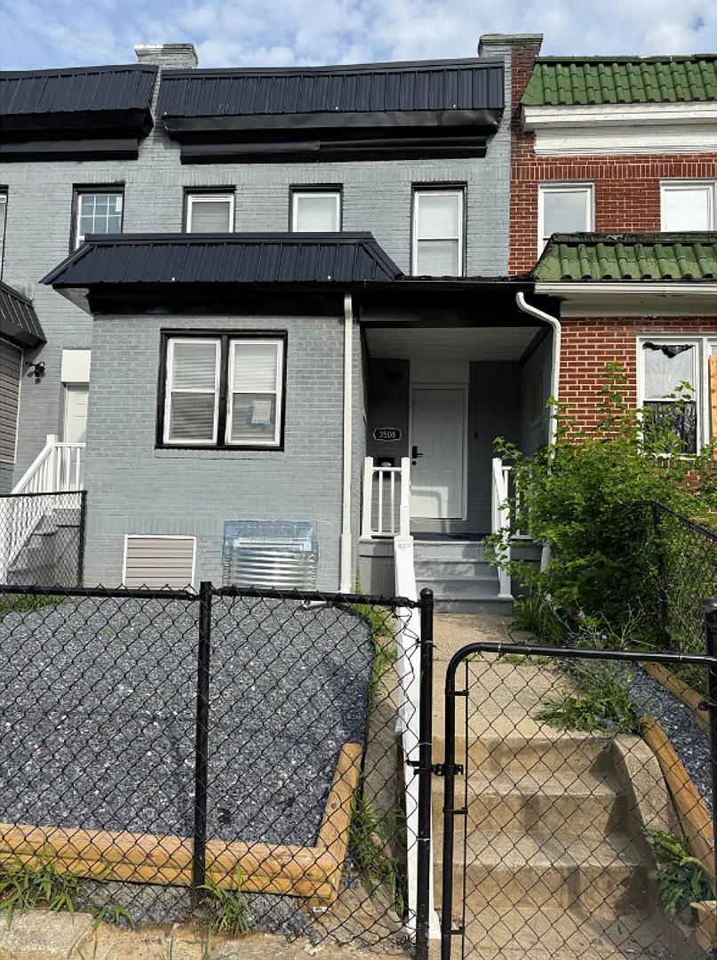 3506 Lucille Ave $800 Available (Private Bath) — Photo 1