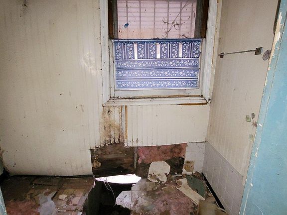 4th image of 4121 Harris Ave
