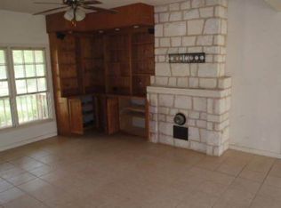 230 Dee Rd, Fredericksburg, TX 78624