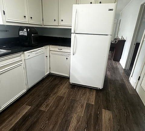 3rd image of 667 Roosevelt St